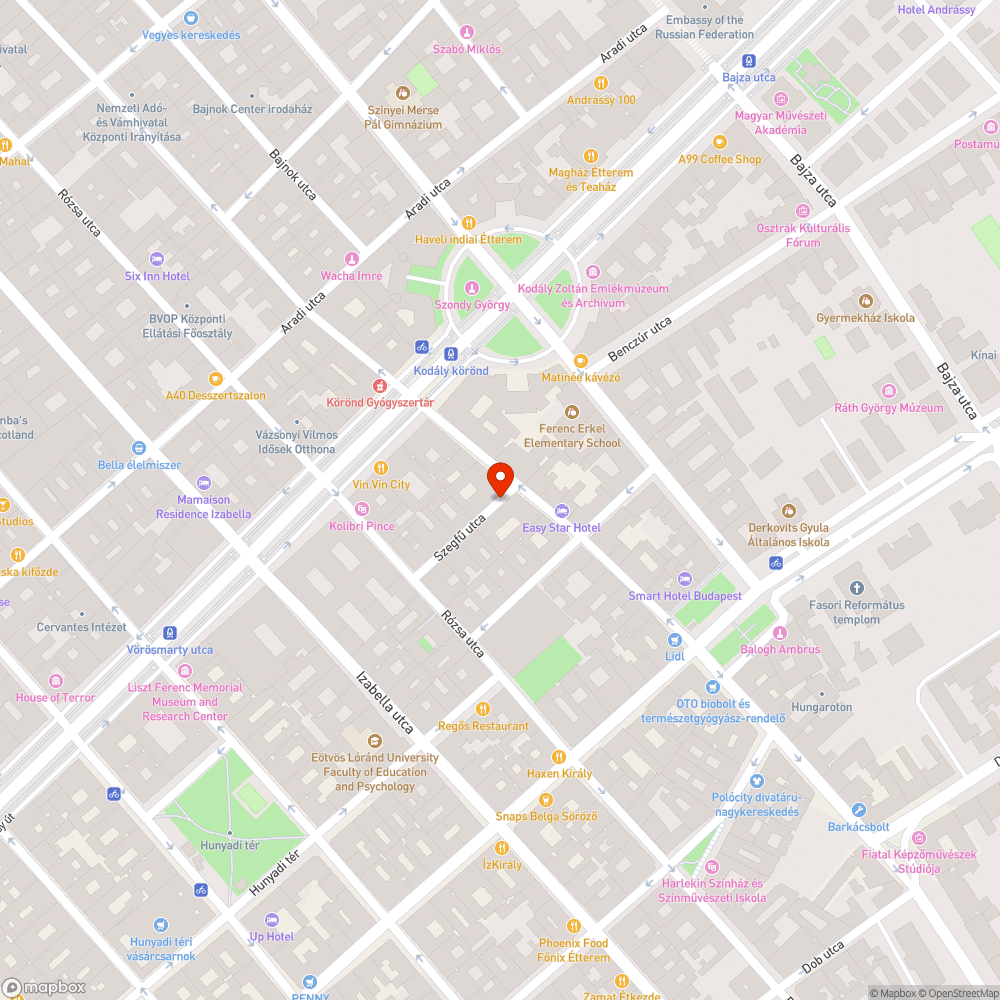 Parkoló autók akadályozzák a gyalog közlekedőket bejelentés helye