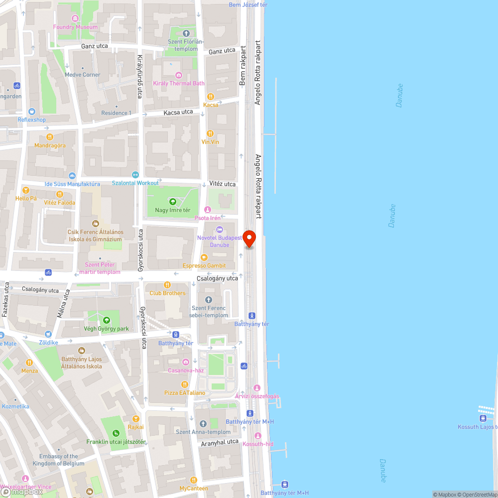 Kiszedett korlát a fonódó villamos mentén (Csalogány u.) bejelentés helye