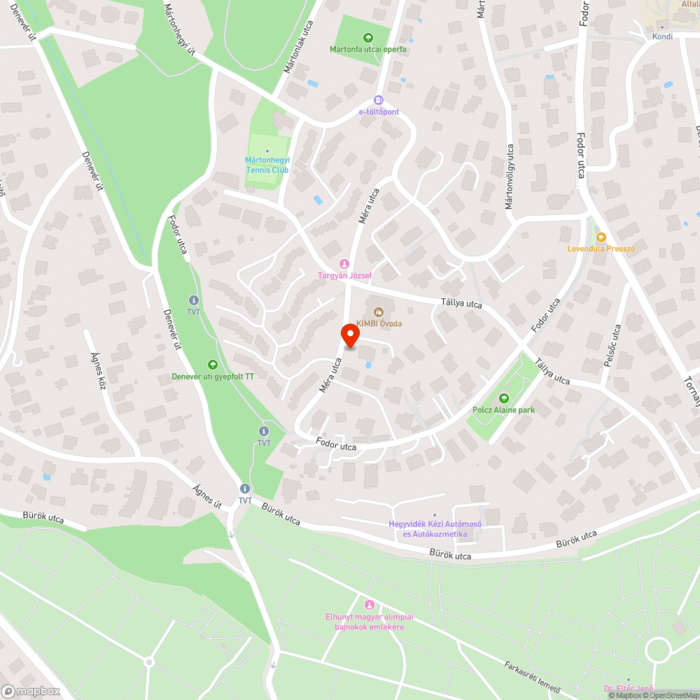 Elhagyott autó keresztbe áll a parkolóban bejelentés helye