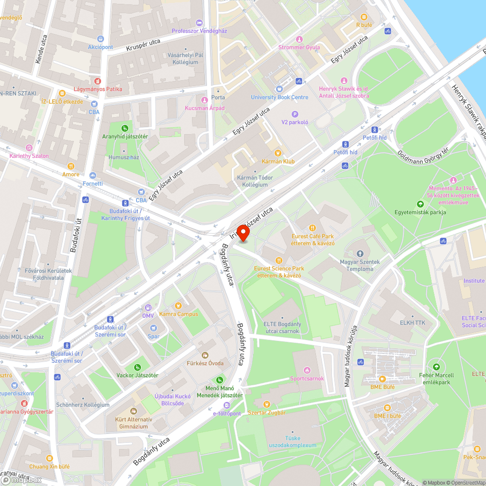 Graffitis, elferdült, szakadt, igénytelen tábla a Feketeházy János úton bejelentés helye