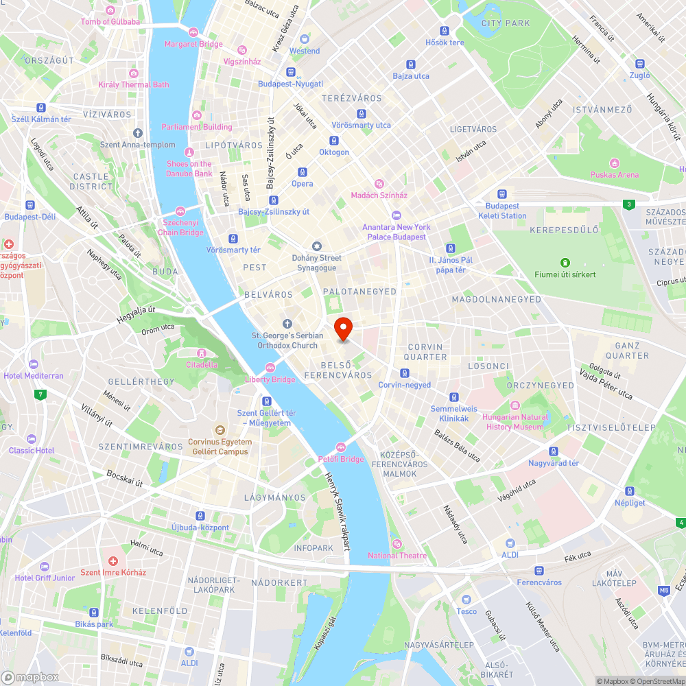 Épület tetejéről lehulló vakolat, törmelék bejelentés helye