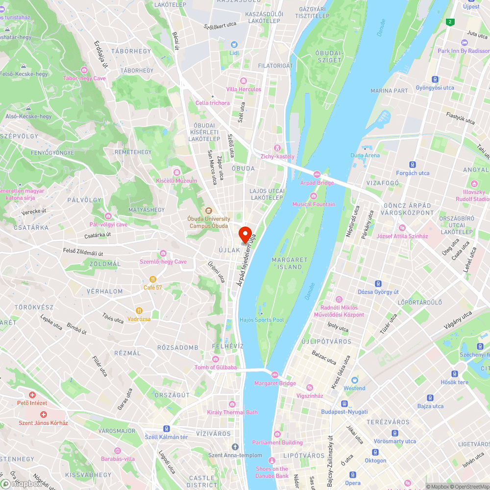 Roncsautók foglalják a helyet a köztéri parkolóban bejelentés helye