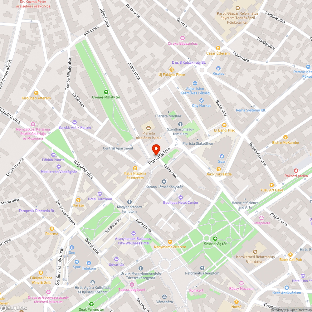 Igénytelen, rossz állapotú menetrendtartó oszlop a Piaristák terén bejelentés helye