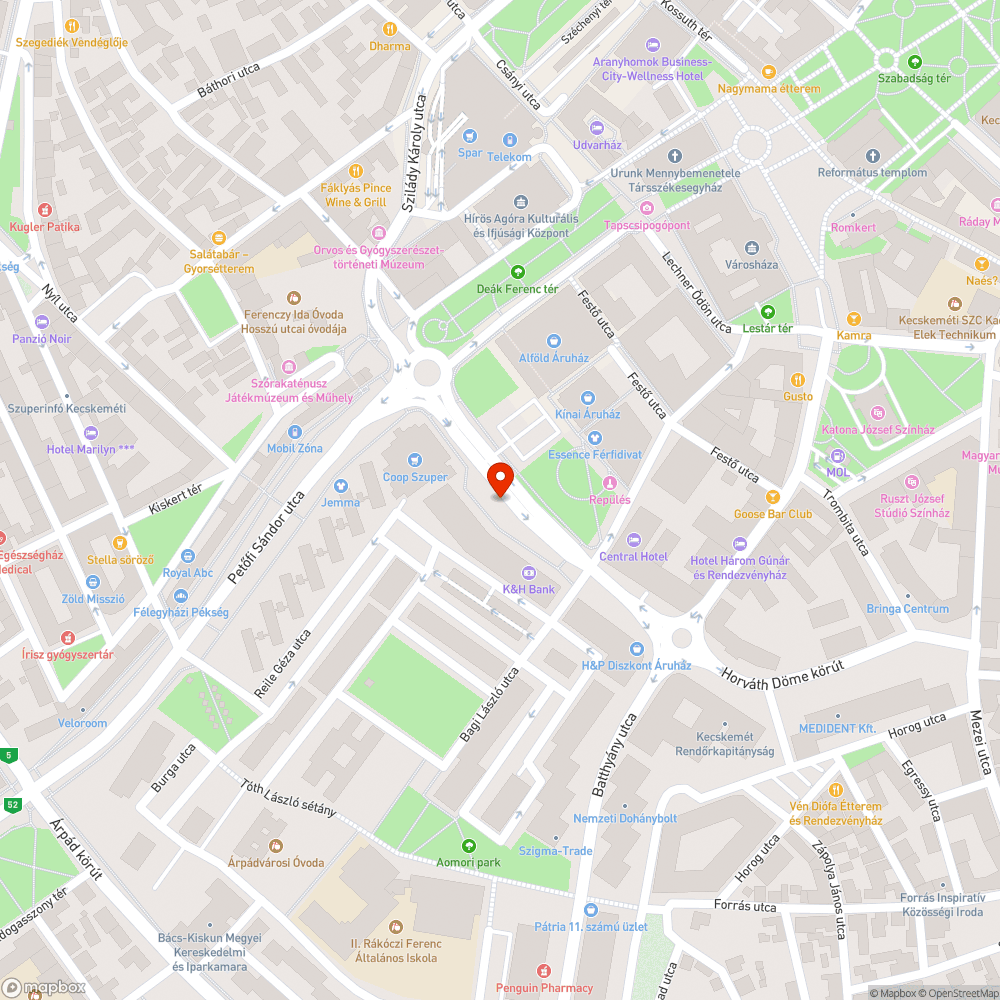 Régi, kopott “kék” menetrendtartók a Dobó körúton és a Cifrapalotánál bejelentés helye