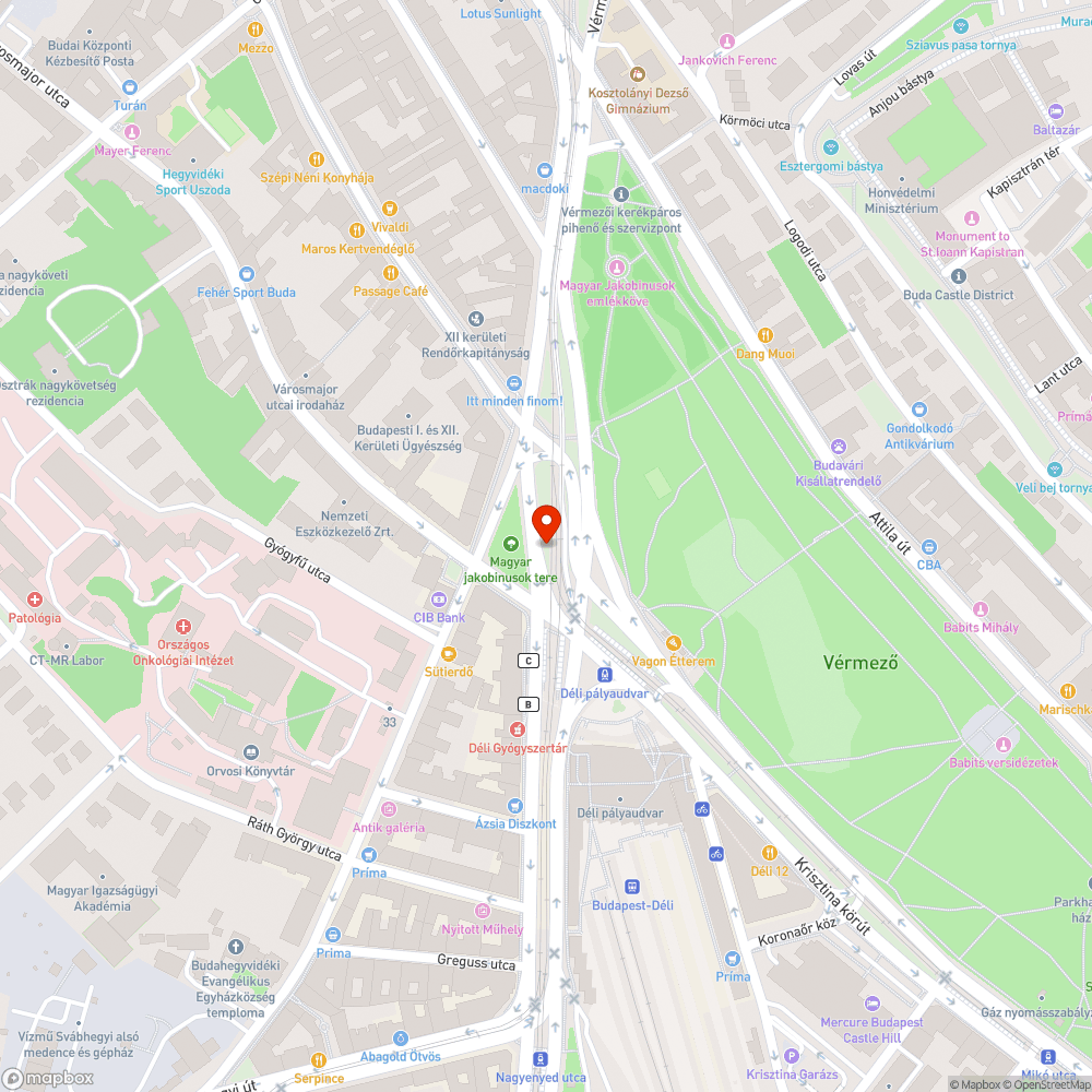 Betontömb a fűben. bejelentés helye