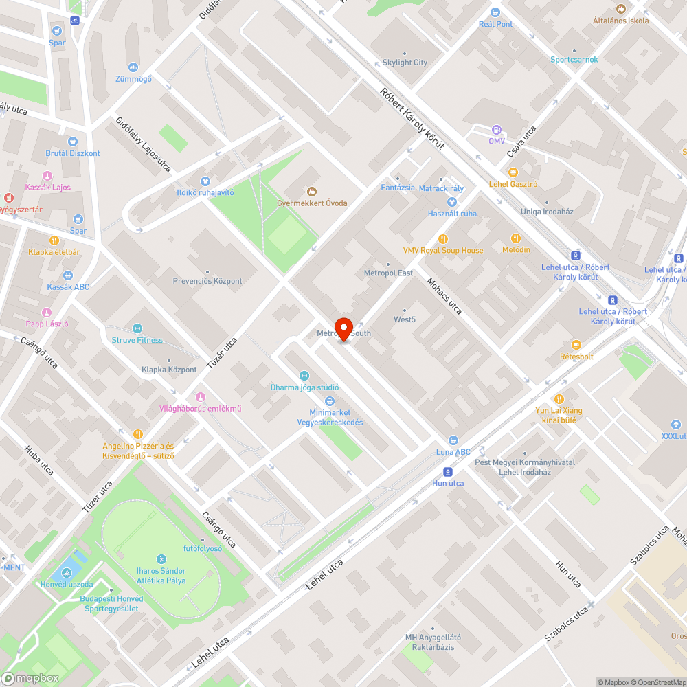 Talapzat kiálló csavarokkal a járda mellett bejelentés helye