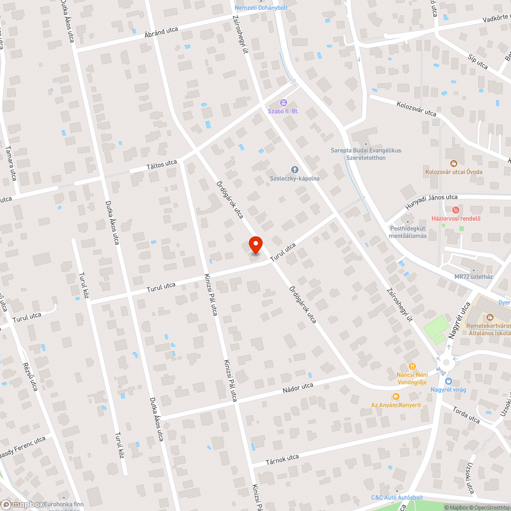 Buszmegálló beton beálló és az utána lévő asztalt közötti szintkülönbség. bejelentés helye