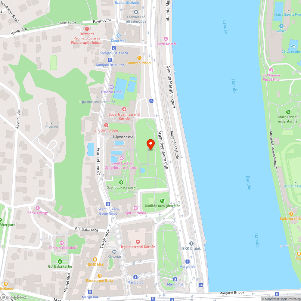 Nappal is világítanak a lámpák az Elvis Presley parkban bejelentés helye