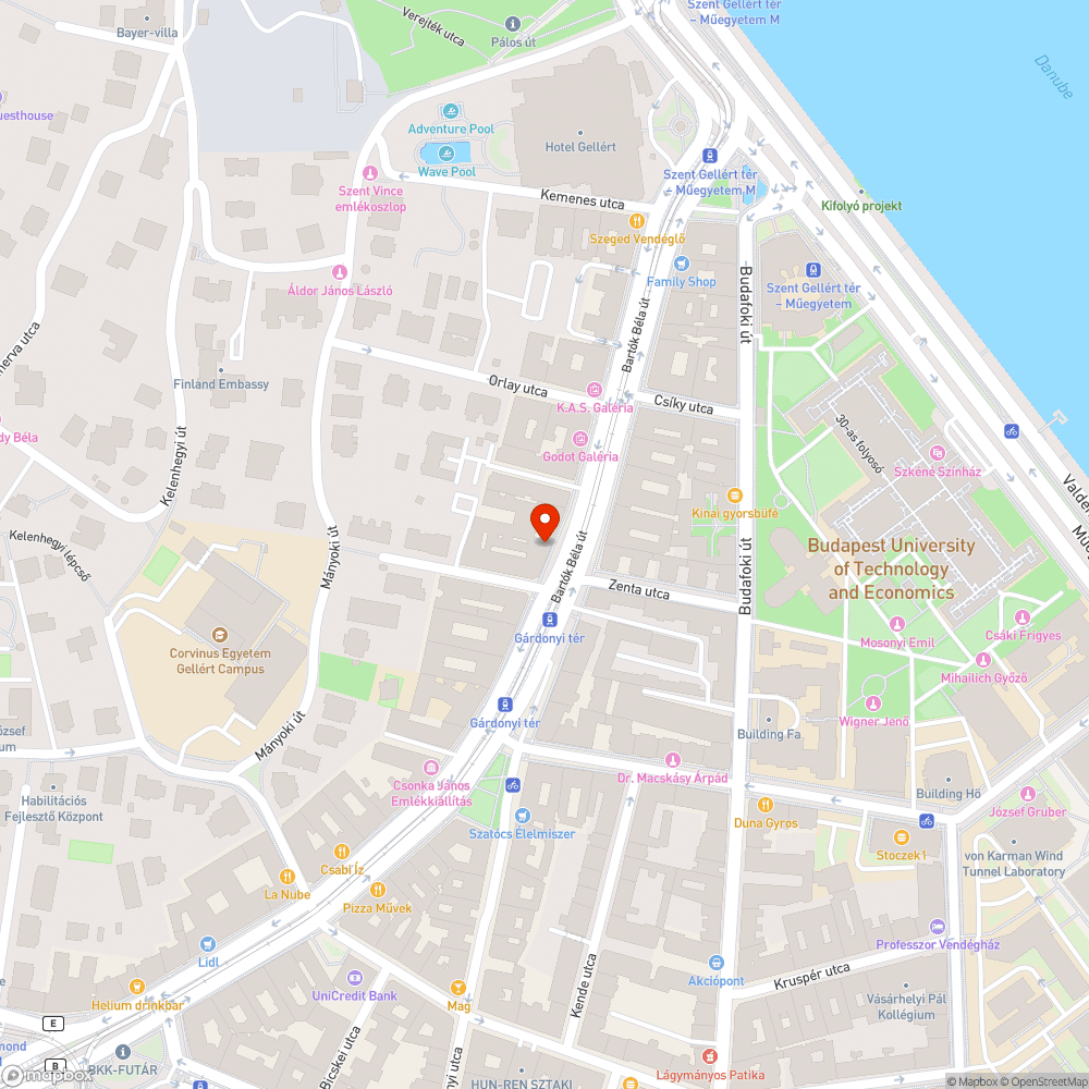 Üres, megrongált telefonfülke bejelentés helye