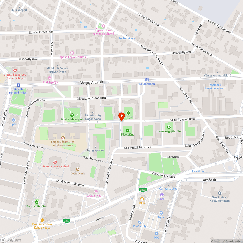 Kátyú a panelhazak közötti úton bejelentés helye