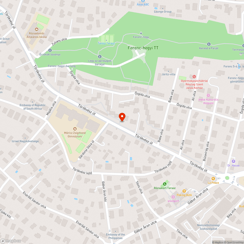 Hiányzó járdaszakasz es parkolónak használt járda bejelentés helye