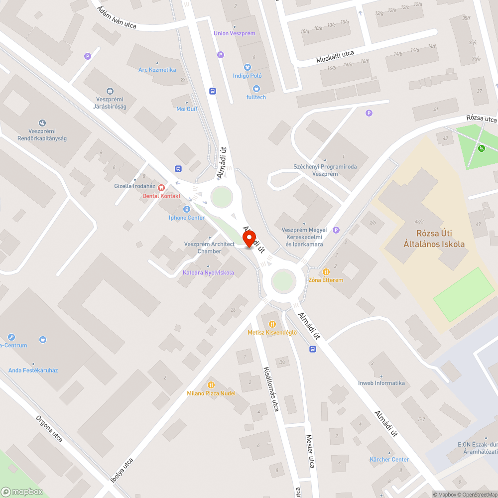 Kint hagyott elszáradt karácsonyfa, szemét bejelentés helye