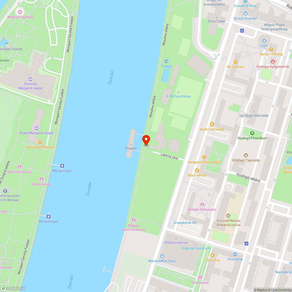 Kidőlt utcanévtábla a Moszkva sétányon bejelentés helye