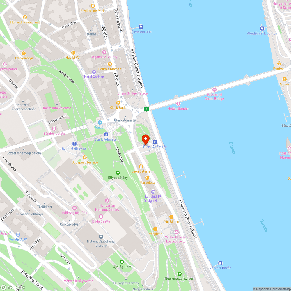 Pofátlan parkolás a kerékpárúton a Lánchídnál bejelentés helye