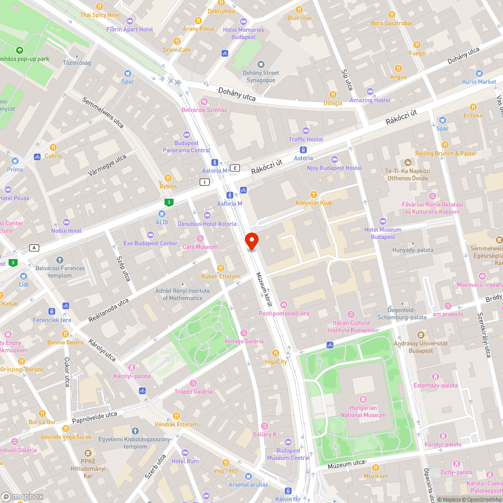 Szétroncsolt csatornafedelek és díszkövek bejelentés helye