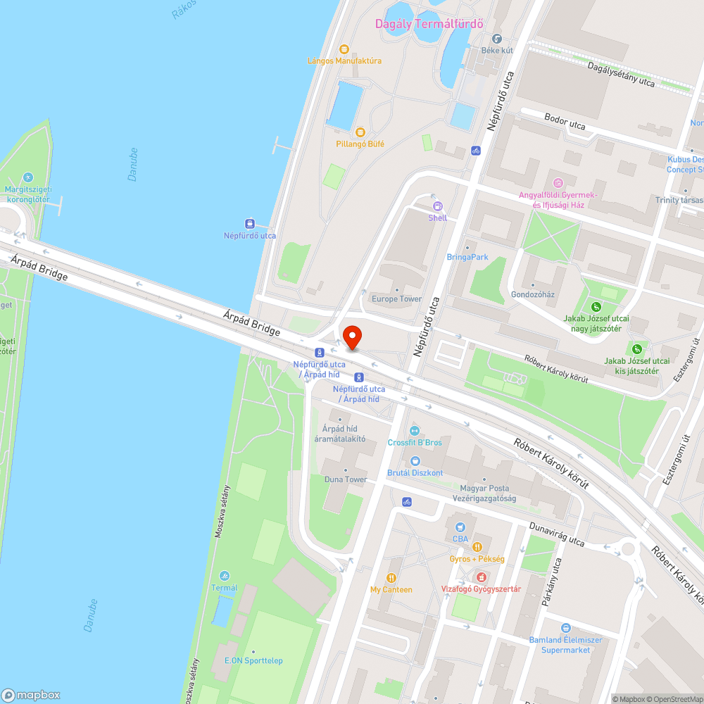 A 26-os busz "Népfürdő utca / Árpád híd" megállójánál az autók felcsapják a buszra várókat bejelentés helye