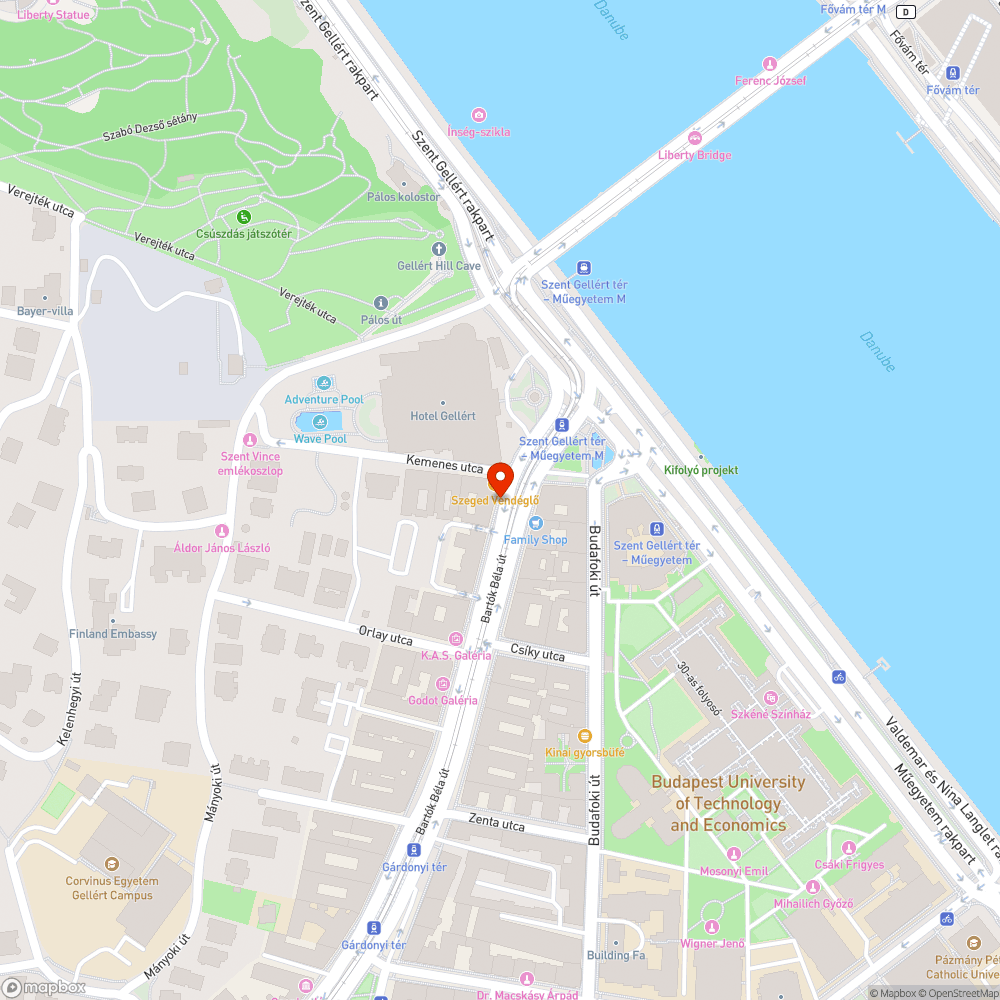 Felesleges kődarabok a faveremben. bejelentés helye