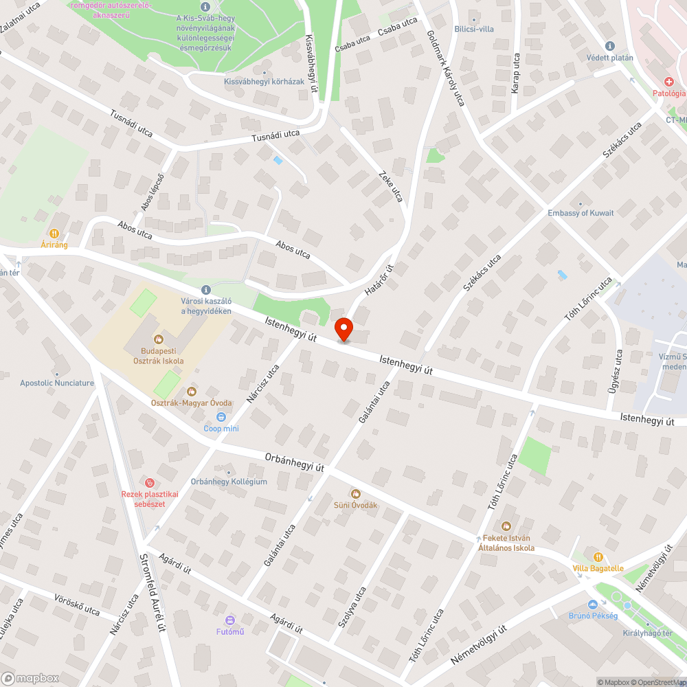 Hónapok óta kereszteződésben várakozó autó bejelentés helye