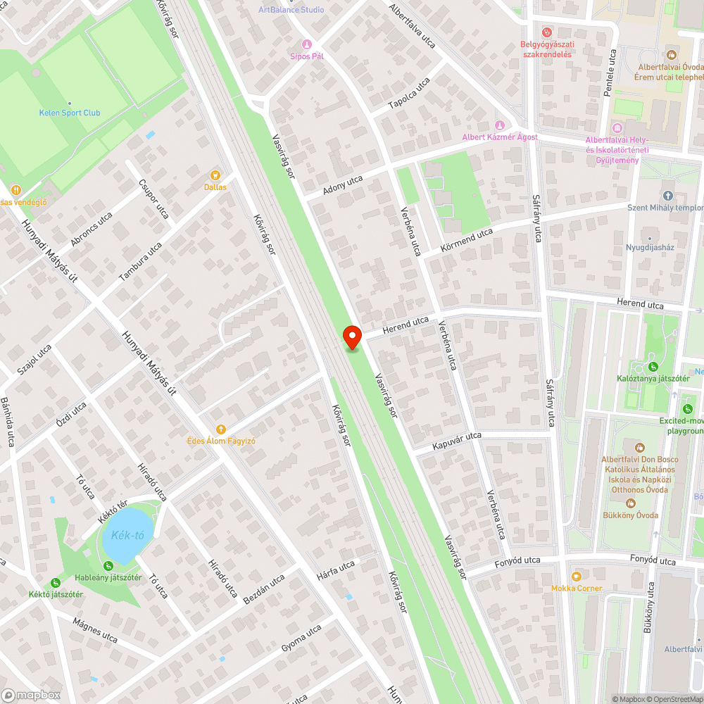 Sötét aluljáró kiégett világítással bejelentés helye