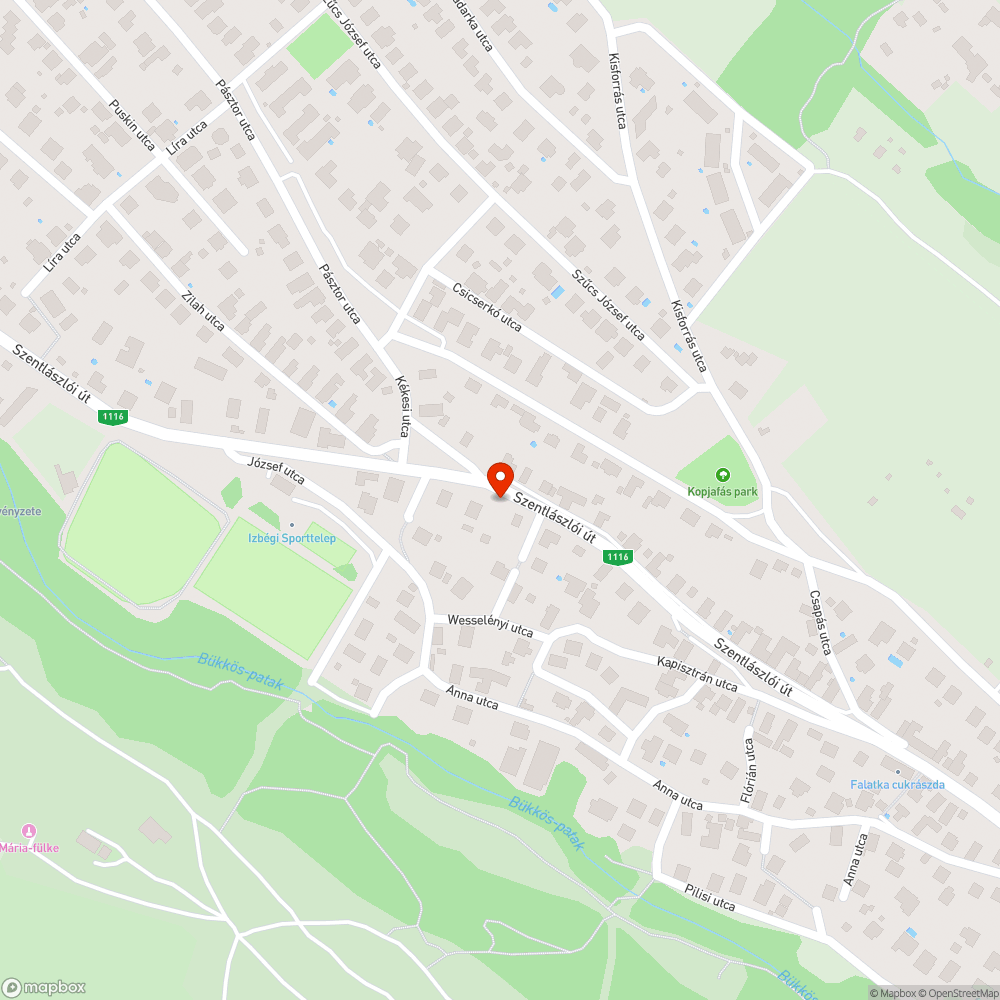 Sérült és koszos buszmegálló-felépítmény az izbégi Sportpályánál bejelentés helye