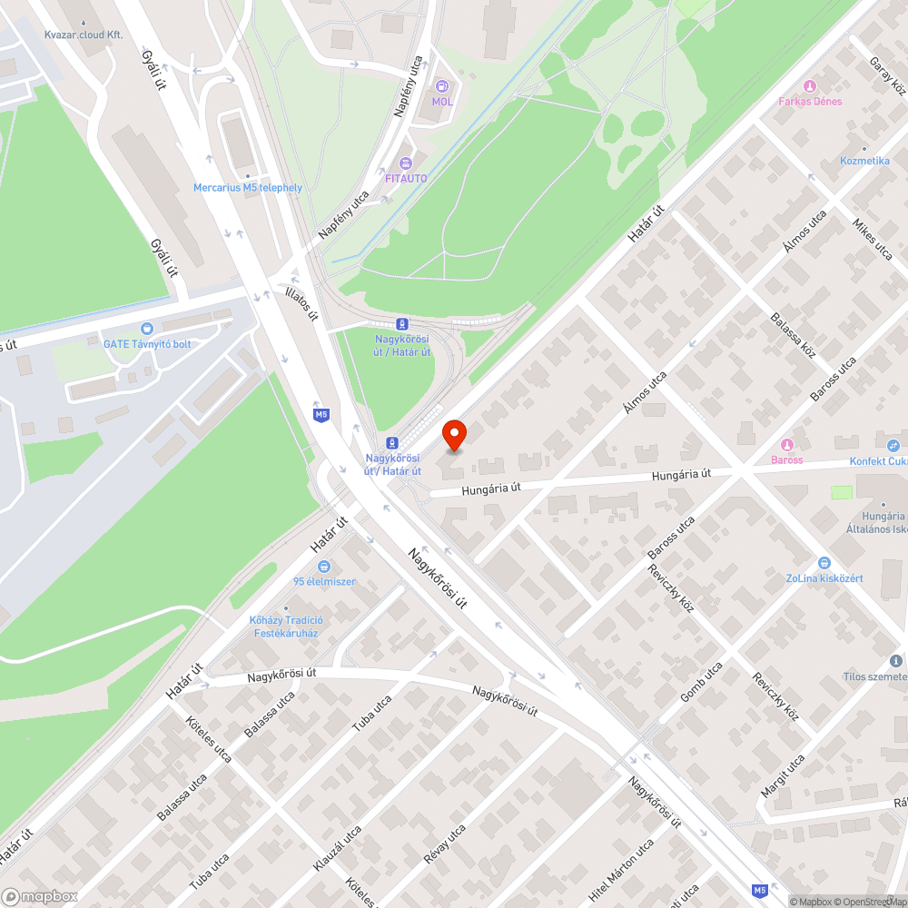 Buszmegálló mögötti gazos, szemetes járda bejelentés helye