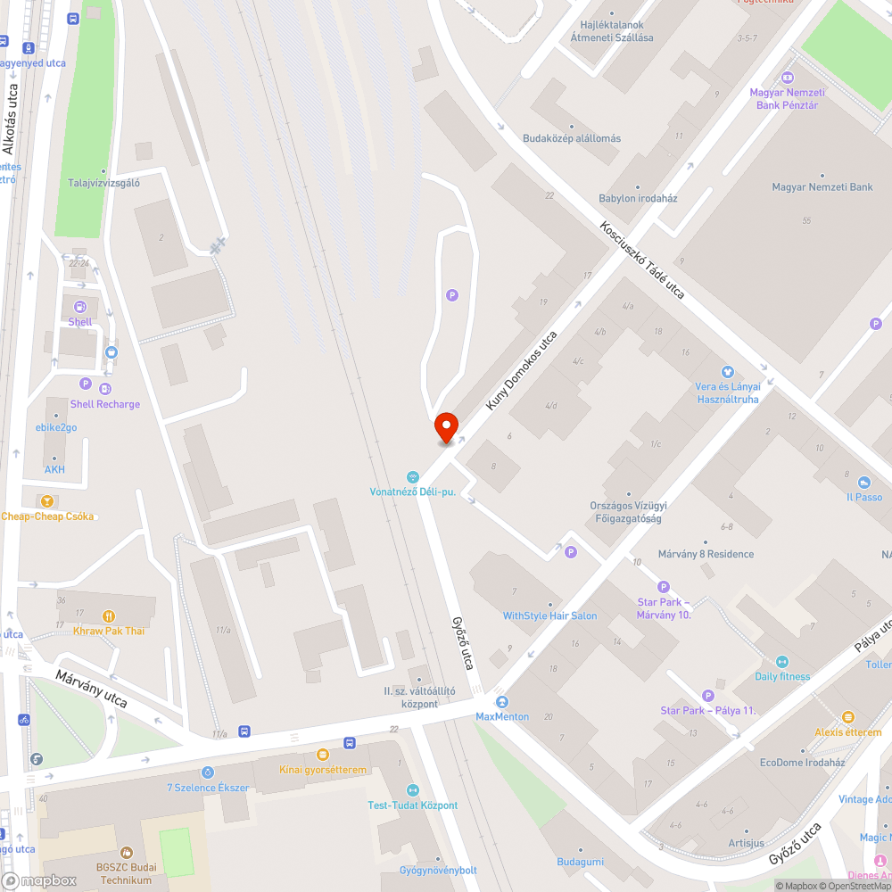 Járdára dőlt kerítéselem a Déli pályaudvarnál bejelentés helye