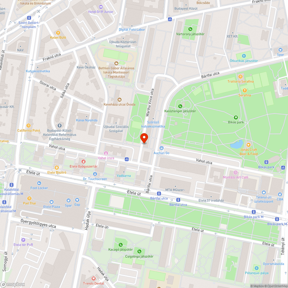 Félig lebontott épület és a körbehatároló kerítés megrongálása bejelentés helye