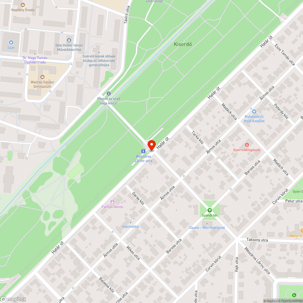 A buszmegállóban áll a víz bejelentés helye