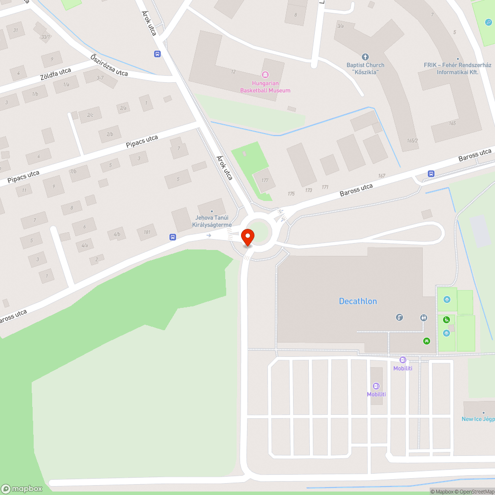 Áruház komplexum területén található kátyú bejelentés helye