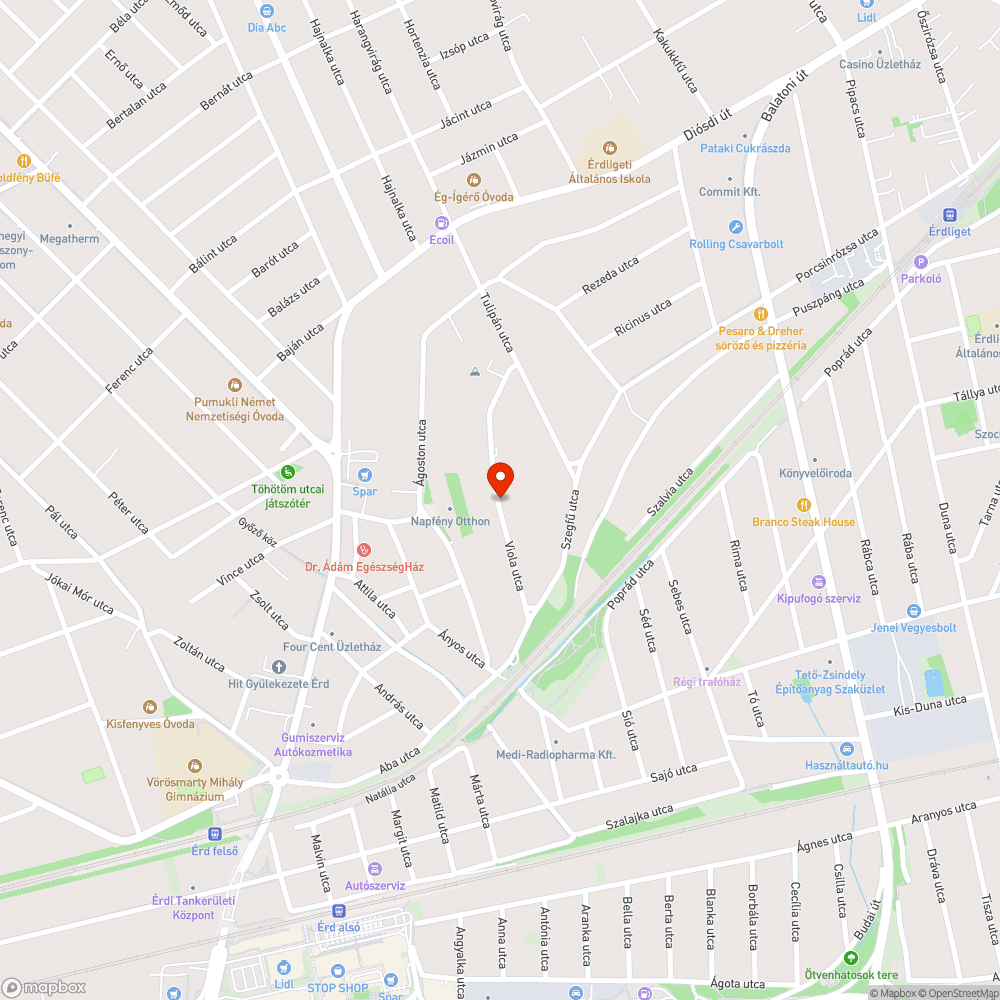 Éjjel-nappal kürtölnek hosszan a vonatok zárt pályán két állomás között bejelentés helye