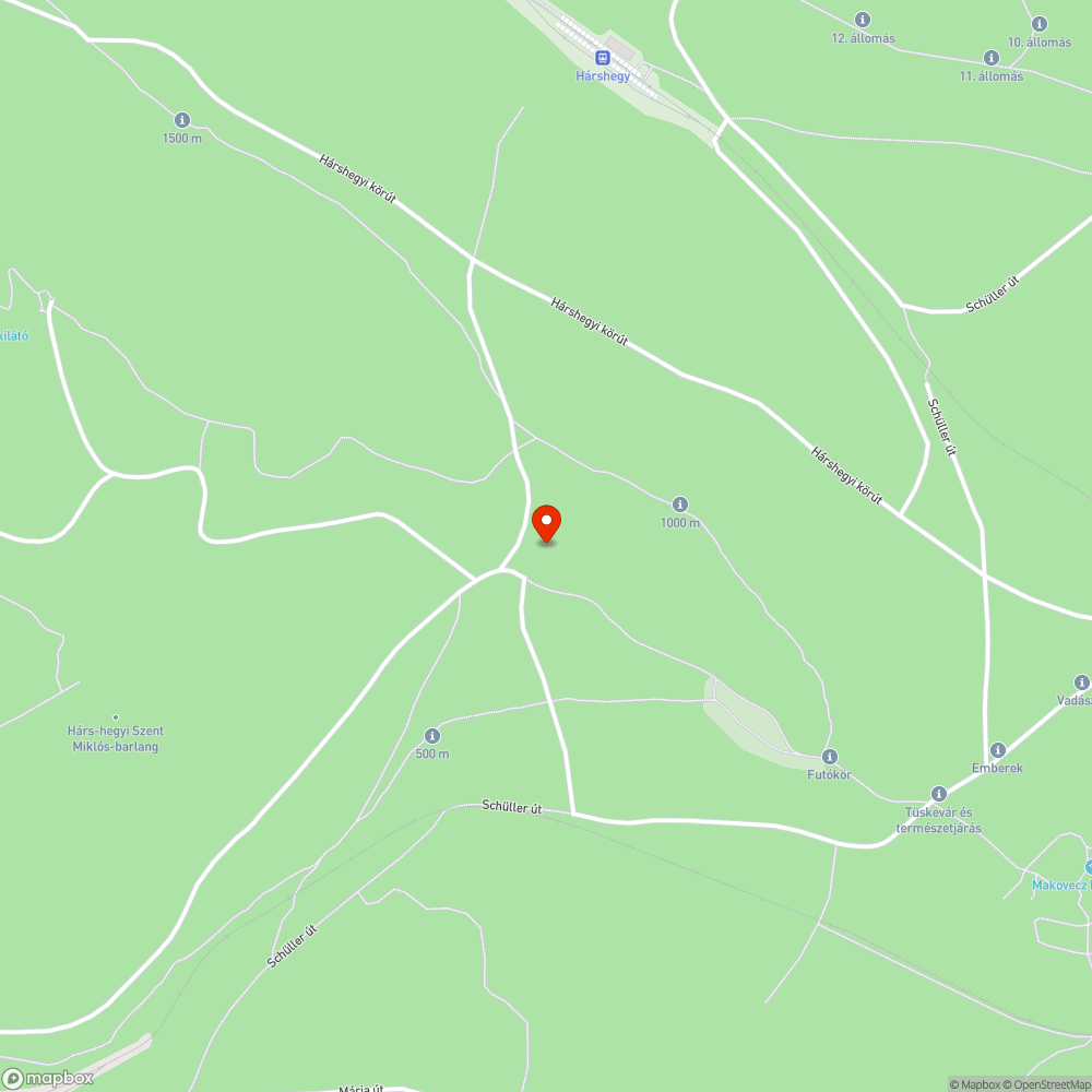 Nagy-Hárs-hegyen az erdei ösvényen kidőlt a vasúti átjáró kezdete tábla bejelentés helye