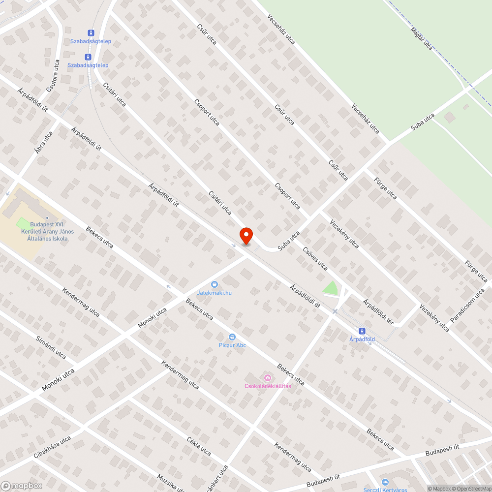 Fától nehezen látható tábla bejelentés helye