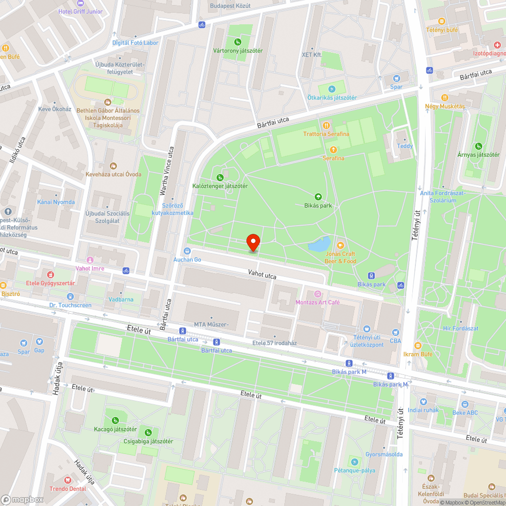 Bikás park járda fölé mélyen belógó fák bejelentés helye