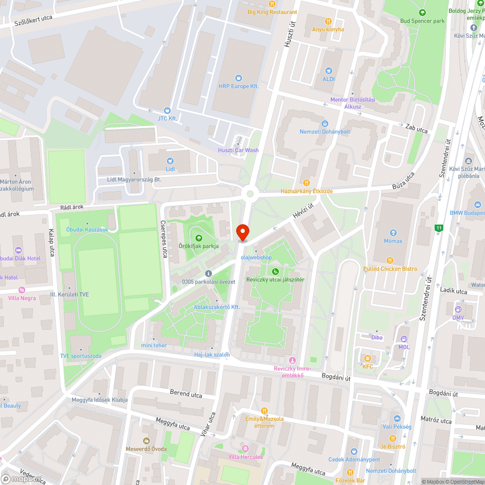 Buszmegálló mögött egy nagy gödör bejelentés helye