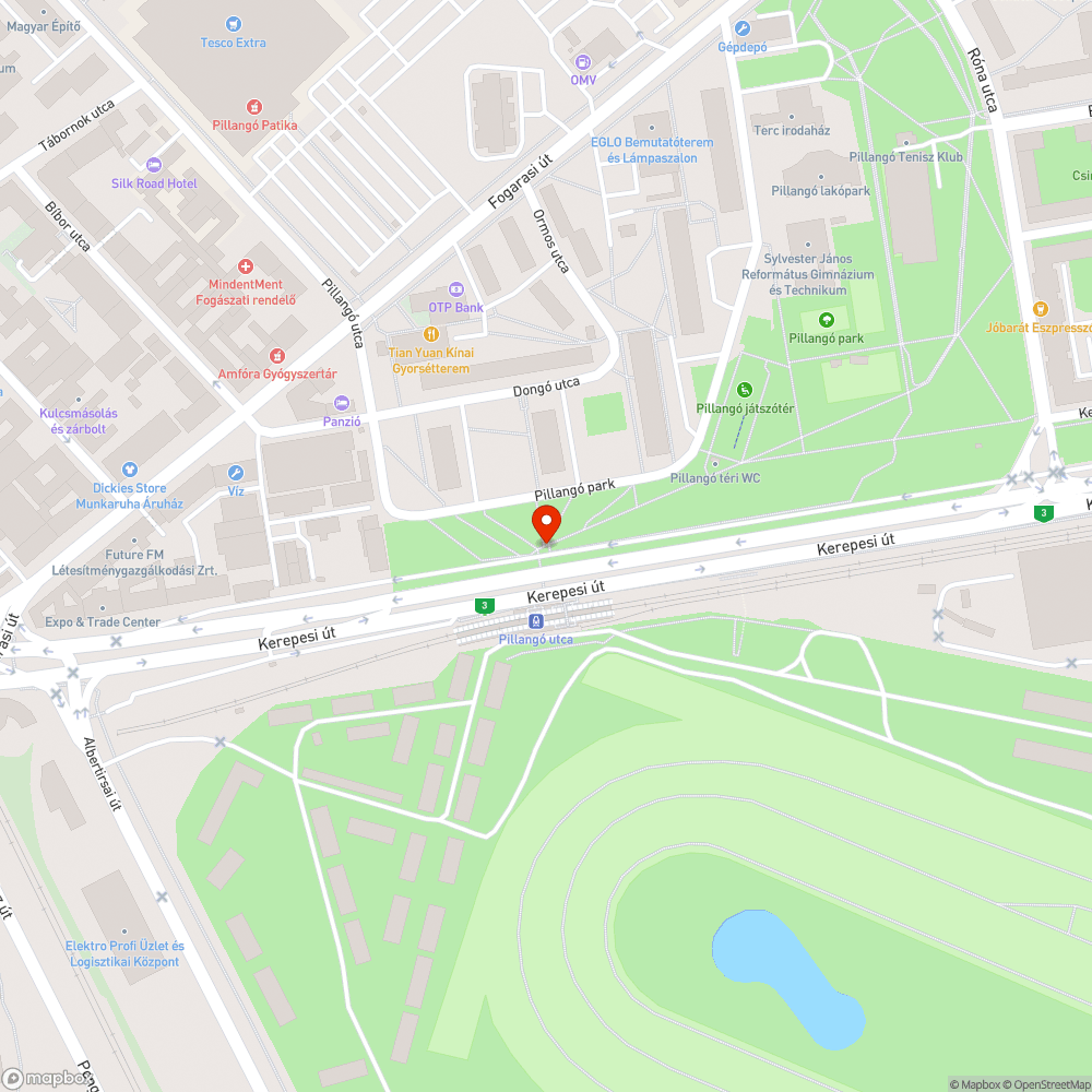 A növények öntözőcsöve rálóg a járdaszegélyre a Pillangó Parkban bejelentés helye