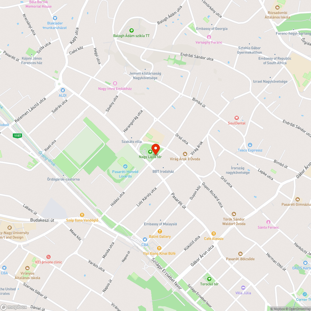 Hidász utcában óriási kátyú bejelentés helye