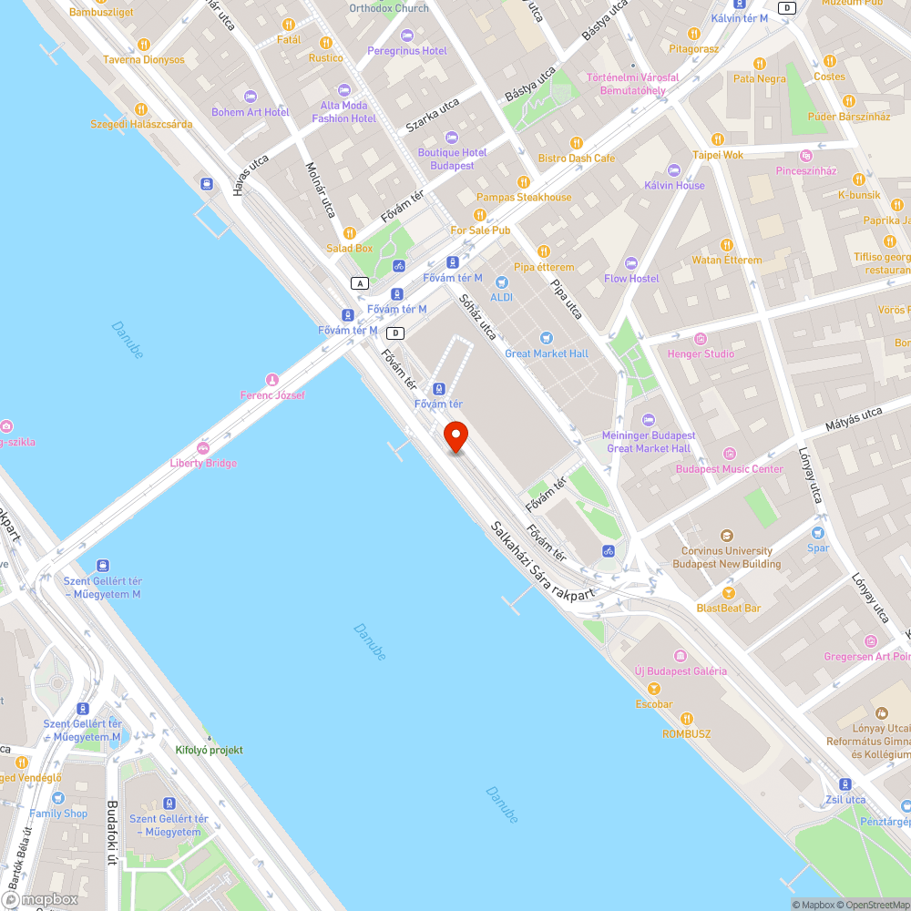 Meglazult térkőburkolat a Fővám téri sétányon bejelentés helye