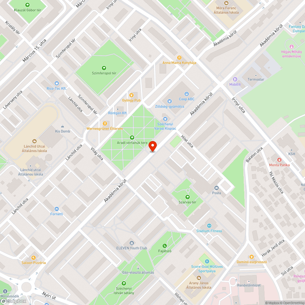 Sérült aknafedél, tátongó lyukkal az Akadémia körút mellett bejelentés helye