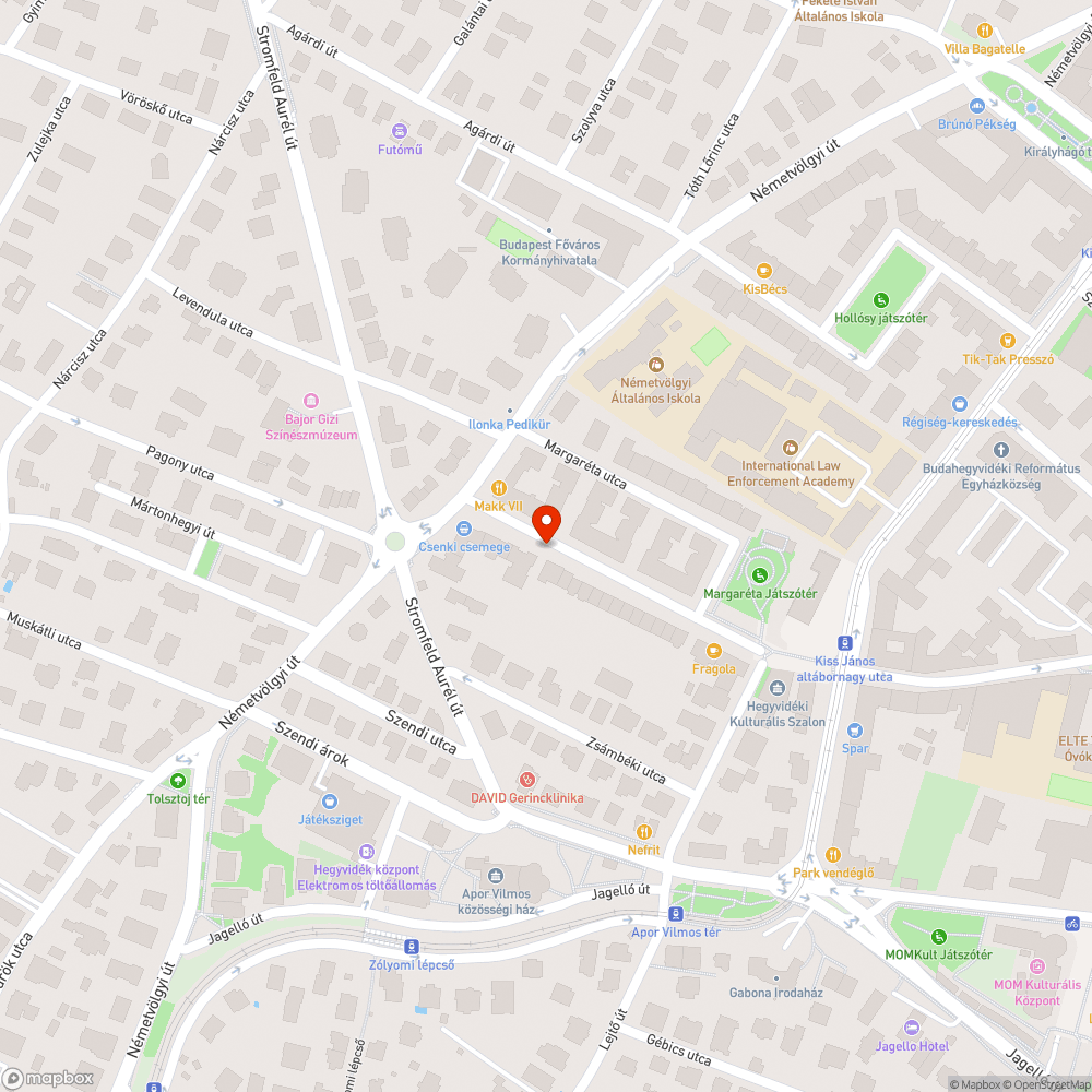 Sérült fedlapok a Kiss János altábornagy utca 80-82 előtt bejelentés helye