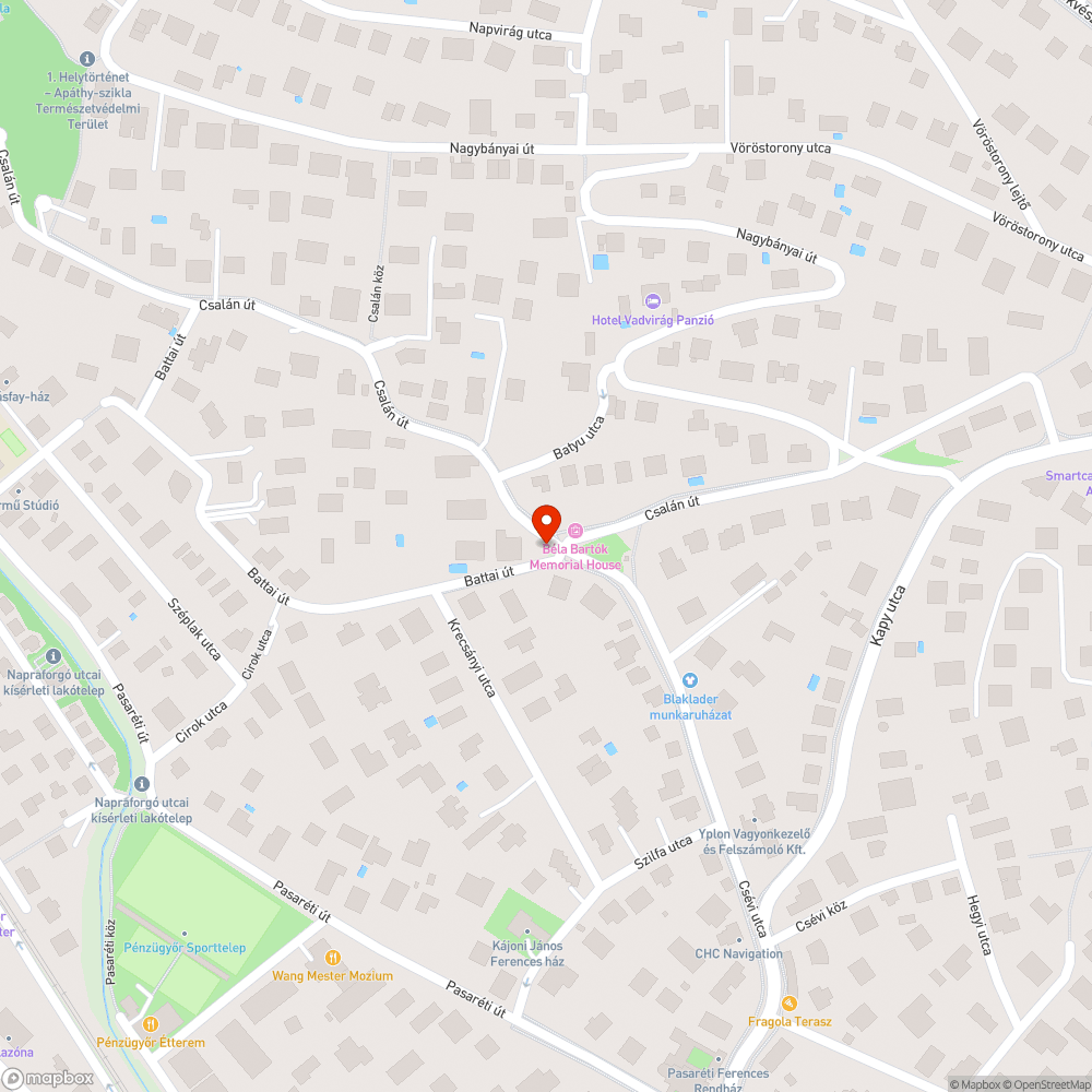 Rozsdás szekrény kinyílt ajtóval bejelentés helye