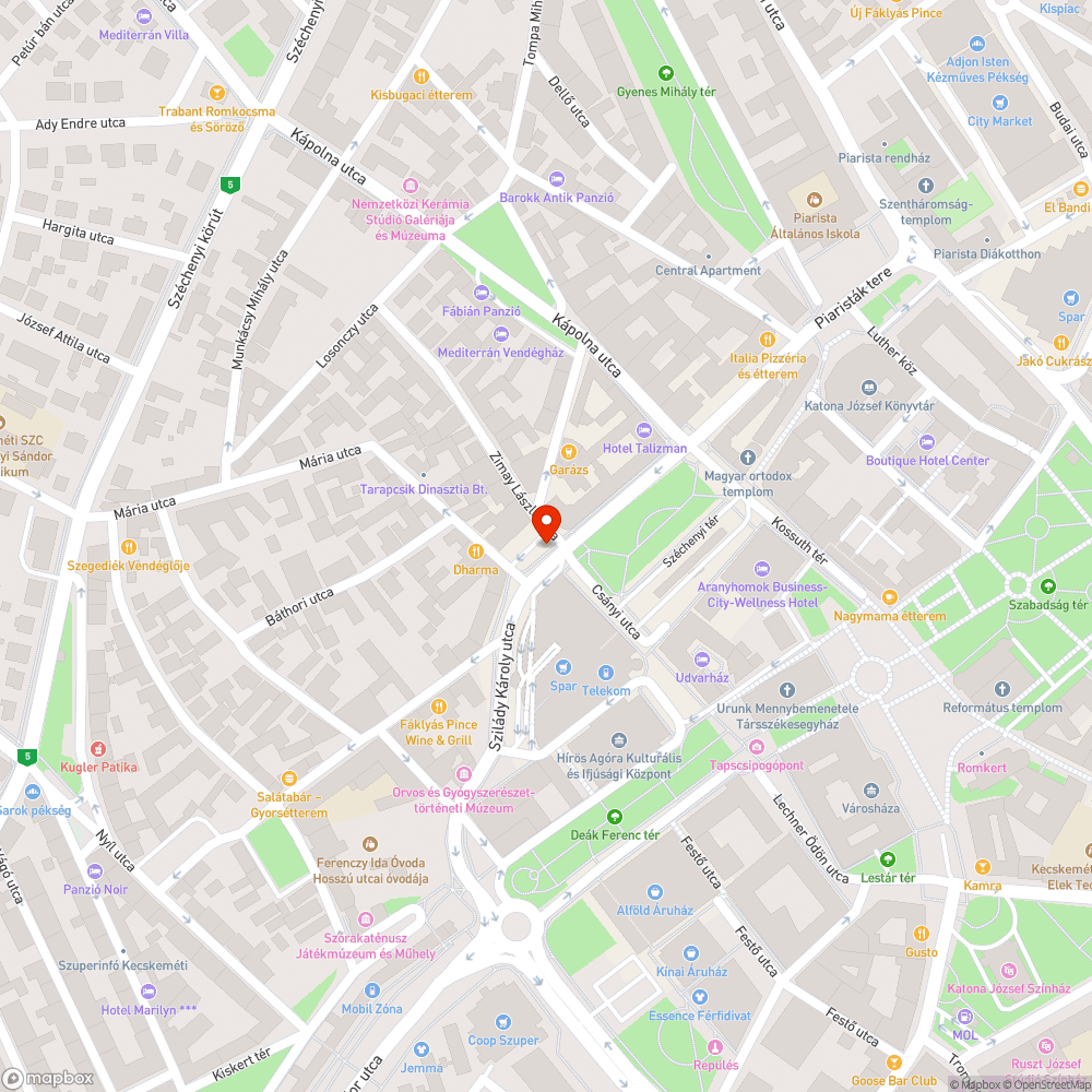 Hatalmas, balesetveszélyes lyuk a járdán a Malom oldalában bejelentés helye