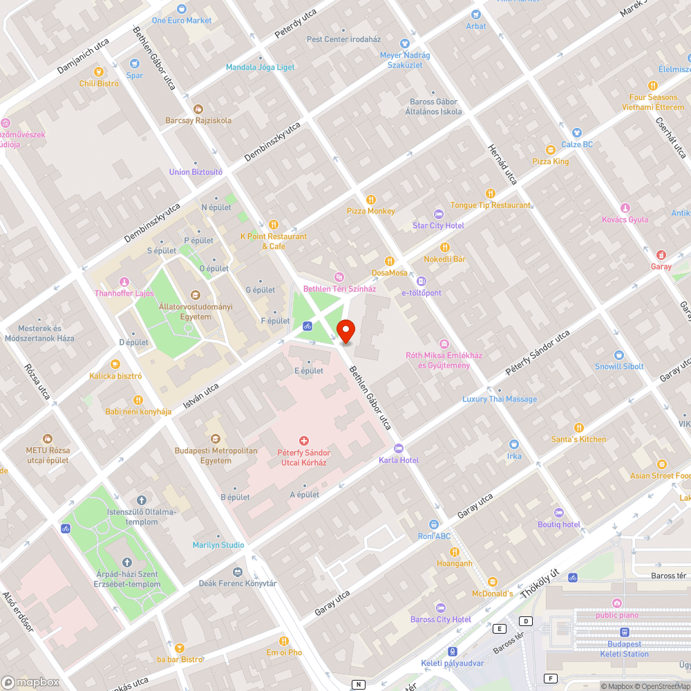 elszórt szemét és mocsok a pad körül bejelentés helye