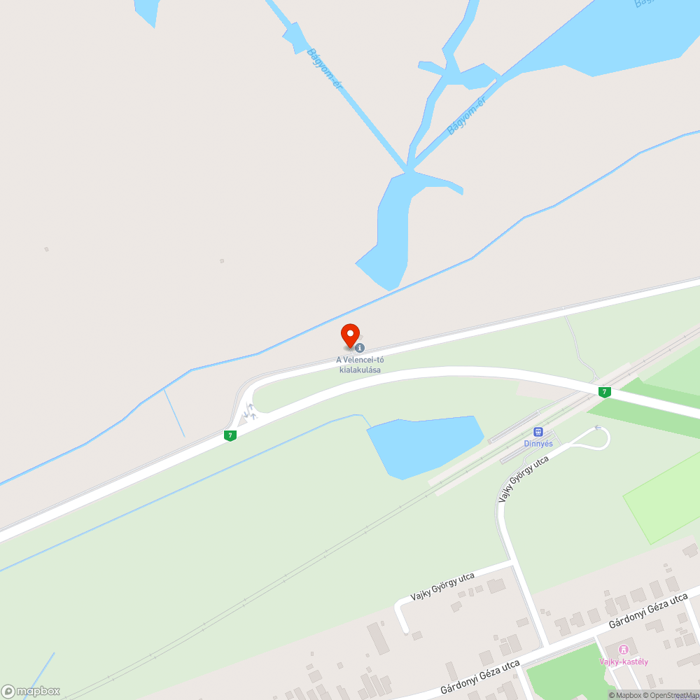 Törmelék a kerékpárúton, szabálytalan parkolás bejelentés helye