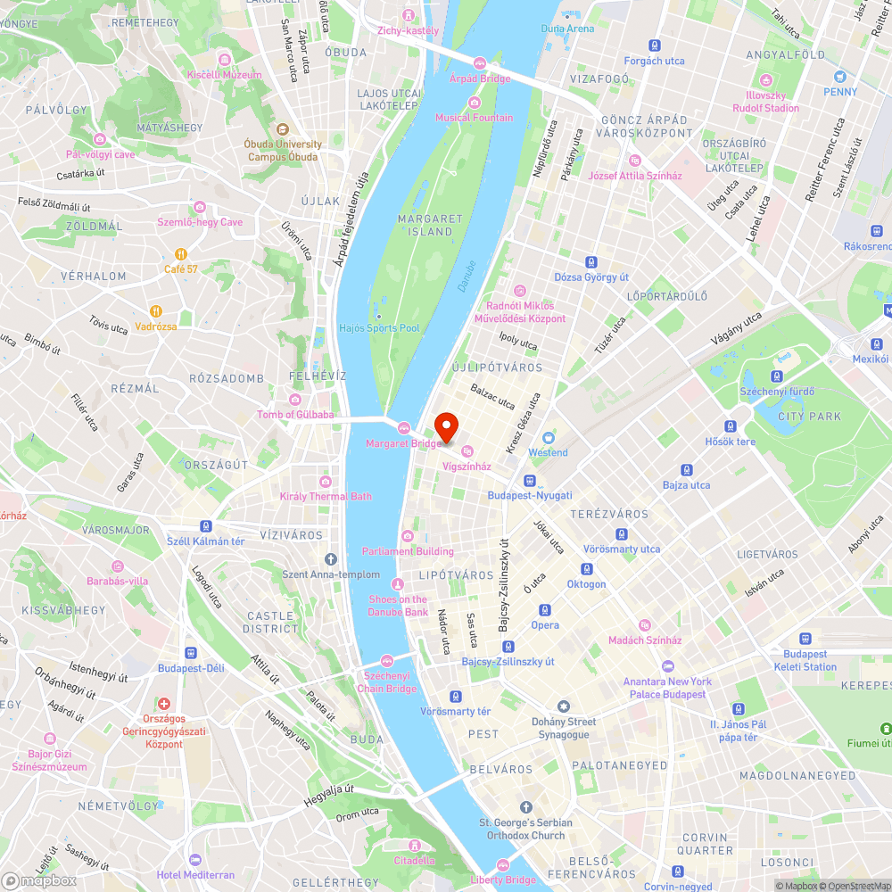 Veszélyes tábla az ideiglenes buszmegállóban bejelentés helye