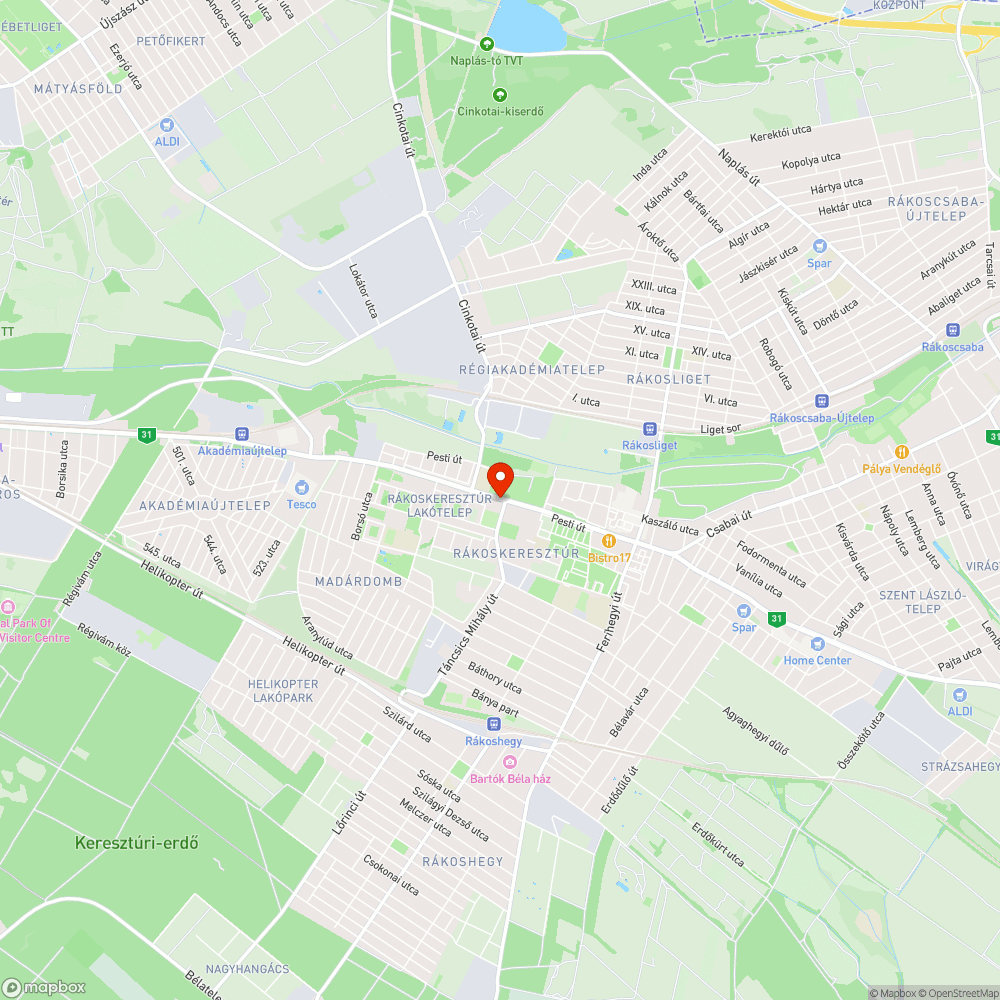 Műemlék jellegű épület, leomló vakolat, graffiti, emlékkoszorú bejelentés helye