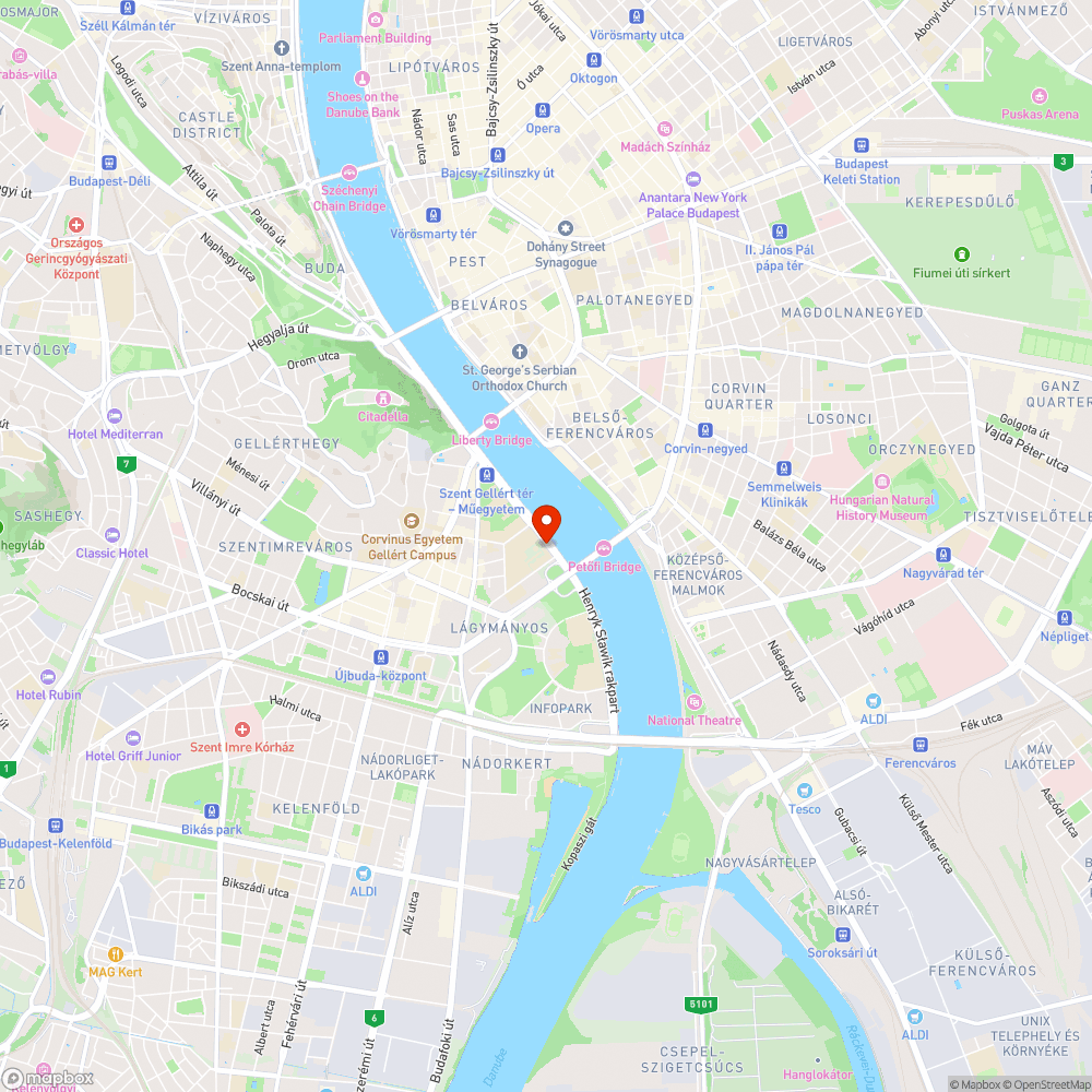 Elhagyott autók a Műegyetem előtti parkolójában. bejelentés helye