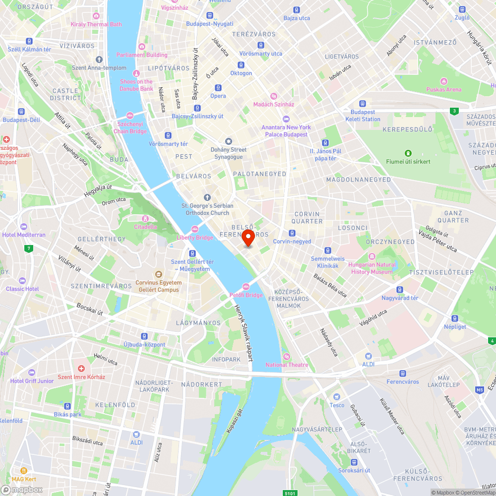 Évek óta lezárt járda és balesetveszélyes akna a Lónyay utcában bejelentés helye