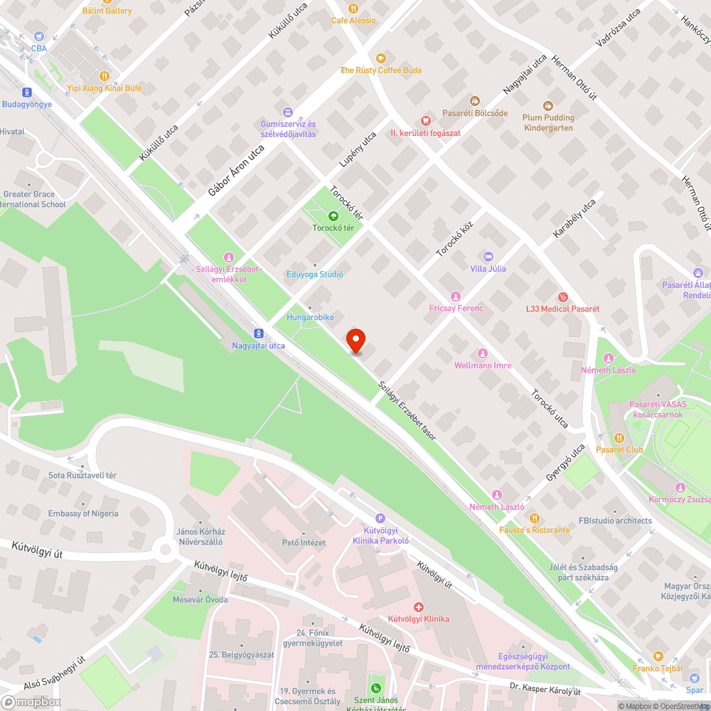 Sérült távközlési fedlap a Szilágyi E. fasor 95 előtt bejelentés helye