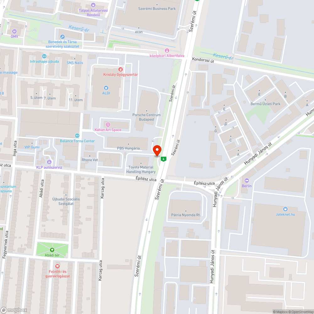 Szemetek és zsákok gyülekeznek bejelentés helye