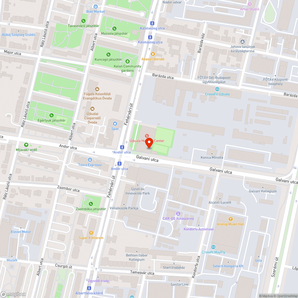 Szemétkupac a járda melletti zöld felületen bejelentés helye